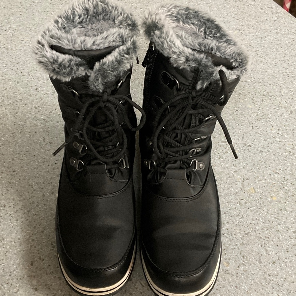 Totes Black Winter Boots with Faux Fur Trim, size 10 , Avery 111